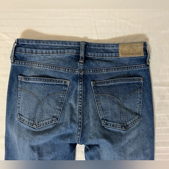 Calvin Klein Ankle Skinny Jeans. Raw hem. Size 27 - Picture 10 of 11